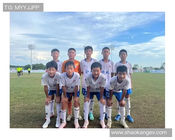 热爱家务的足球明星们揭示生活中的另一面与家庭责任感